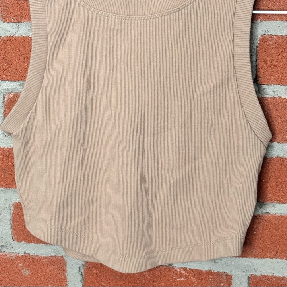 Forever 21 Women’s Tan Sleeveless Crop Top - Picture 3 of 6